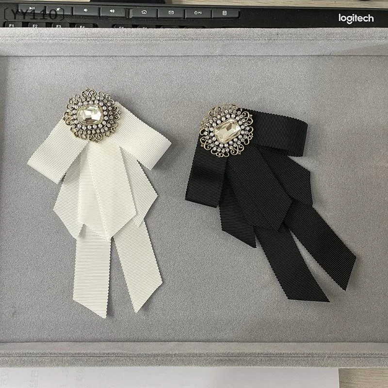 [-YY110] أسود أبيض القوس الشريط اللؤلؤ بروش المرأة خمر الشريط ربطة القوس فيونكة الملابس والاكسسوارات