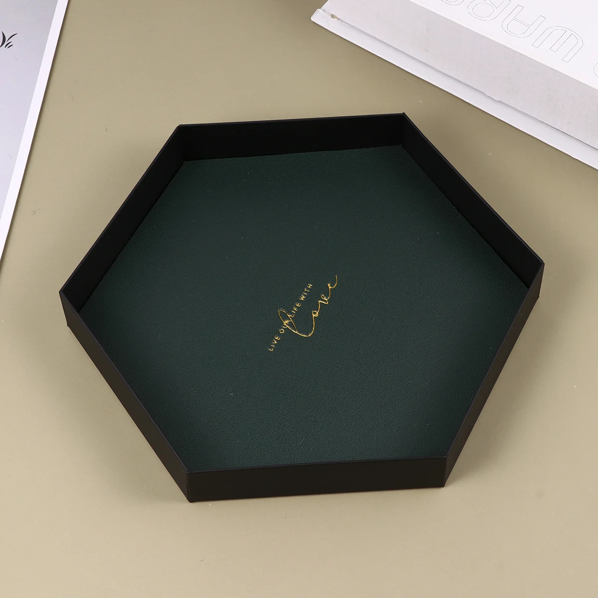 

Nordic Style Green Hexagonal Jewelry Dish Iron Tray Decorative Plate for Women Accessories Gift Small Earring Necklace Storage