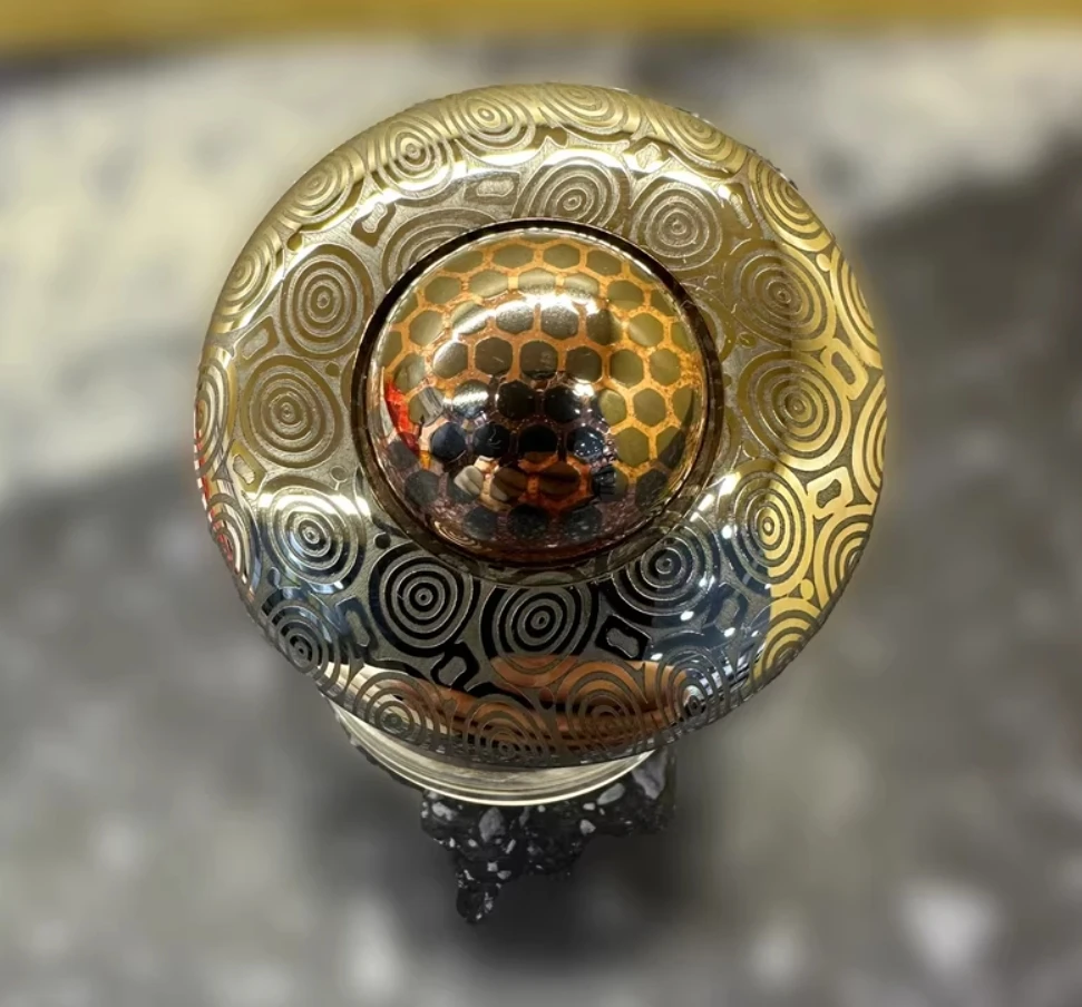 

Б/У EDC NJT Ruifen НЛО + сверхпроводящая шариковая кнопка, спиннер, гироскоп на кончике пальца, декомпрессионные игрушки