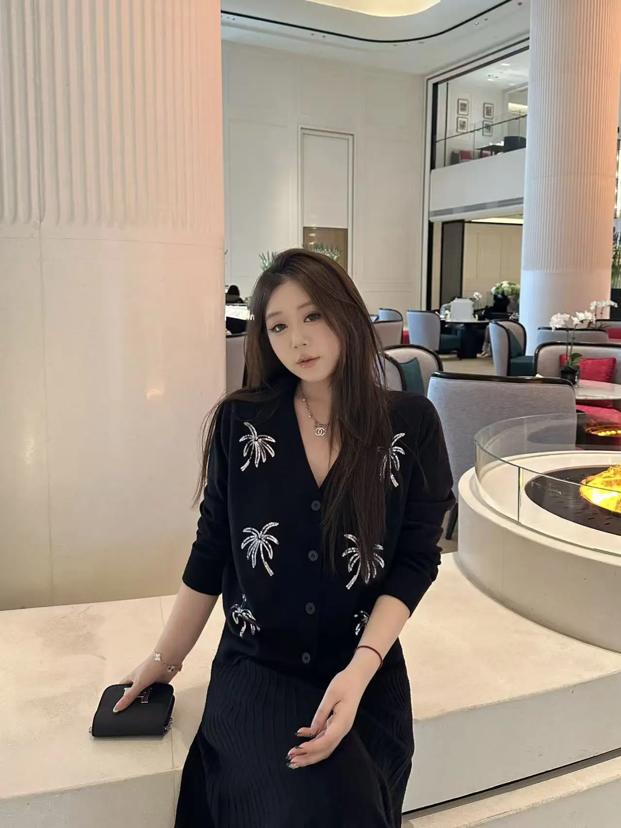 

Комплект Kiki: вязаный кардиган с V-образным вырезом и пайетками, юбка, свободный крой, удлиненный рукав, осенний стиль, корейский дизайн