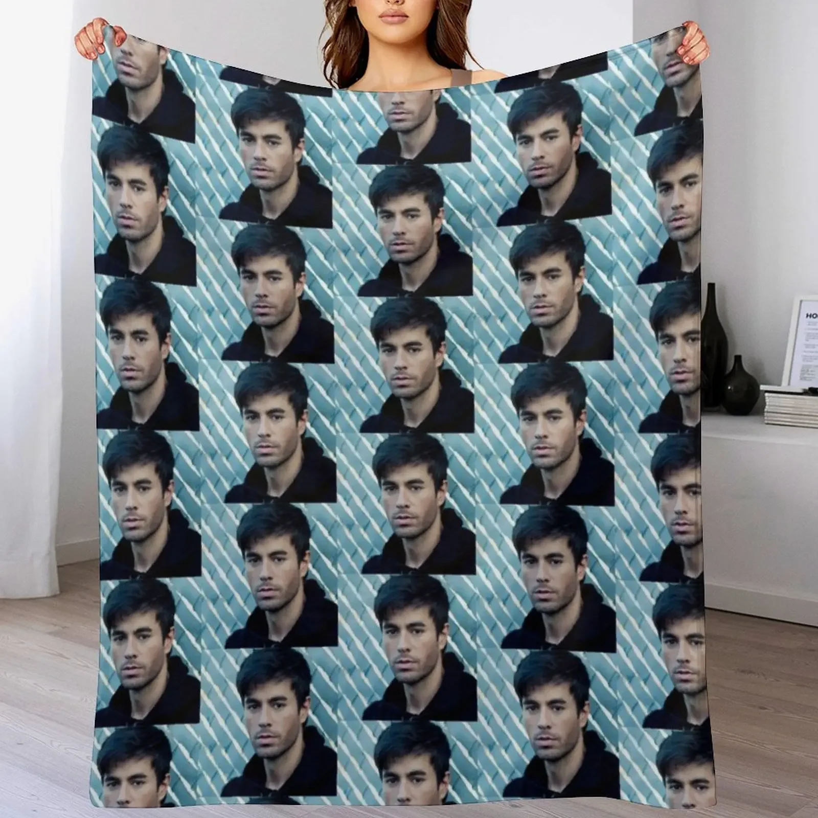 

pu Enrique tri Iglesias na1 tour 2020 Throw Blanket Cozy Napping Blanket Gift for Mom Dad