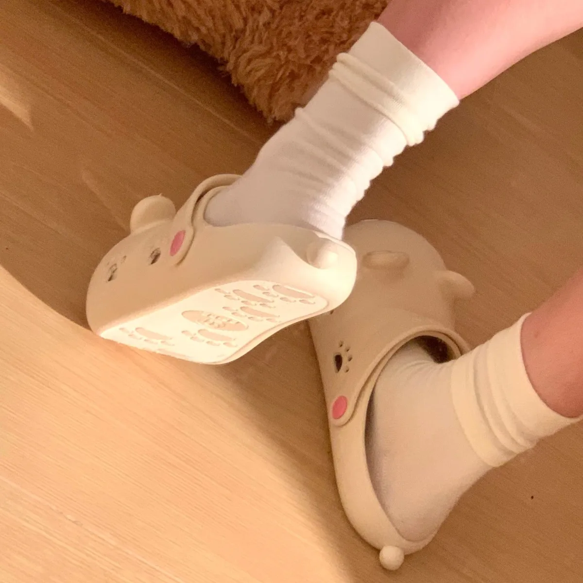 Summer bear-shaped slippers, student cute head-covering slippers, casual outdoor flip-flops, cool summer slippers for home wear view 5