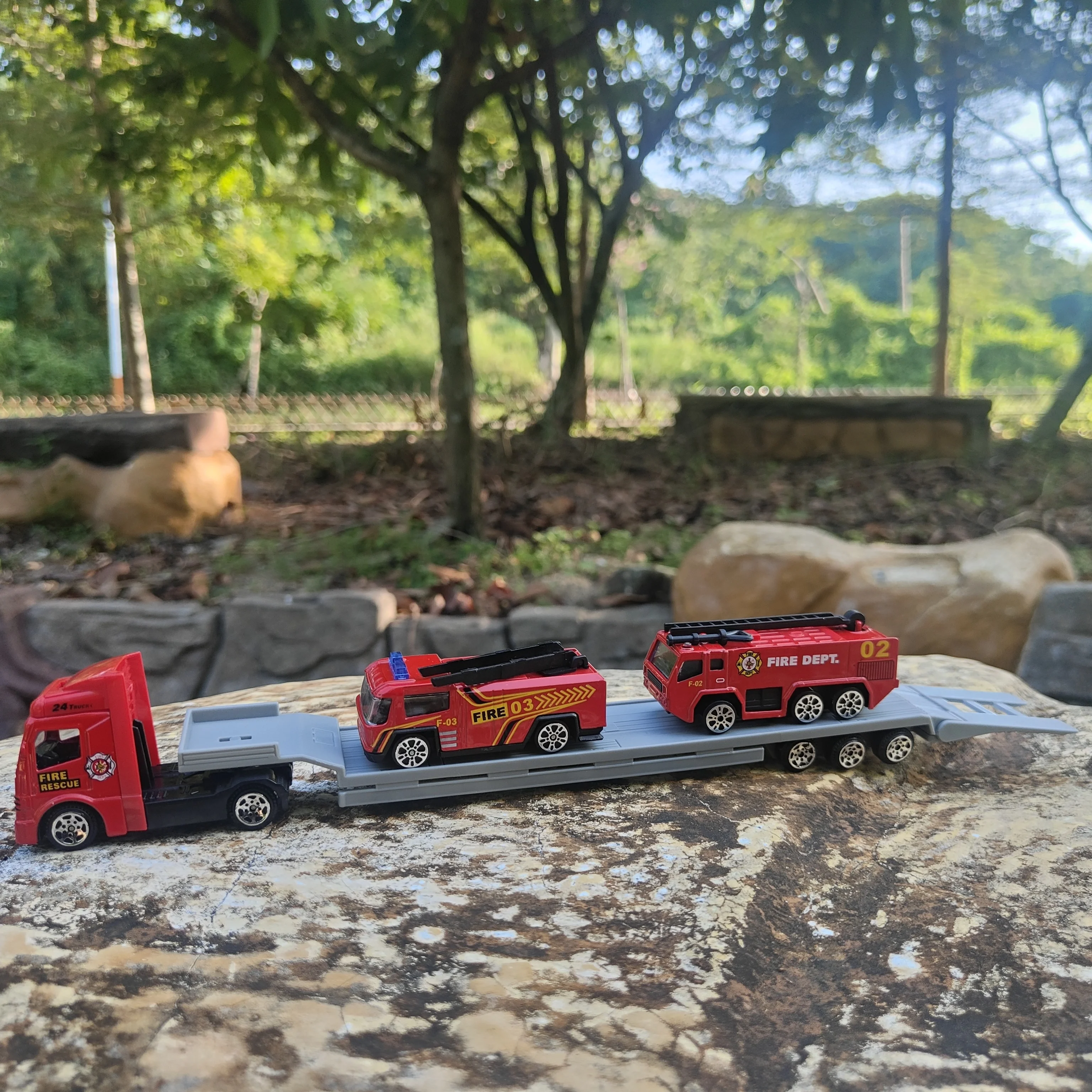 Simulationsspielzeug aus Legierung: Baufahrzeuge, Polizeiautos, Feuerwehrautos für Kinder, Rettungsfahrzeuge für Krankenhäuser, Rückzugsmodelle