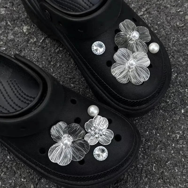 Luxuriöse Metall-Blumen-Clogs-Accessoires Sommer 2026 DIY Perlen Designer Schuh-Charms Set Französische Retro Damenschuh-Dekorationen – Detail 5
