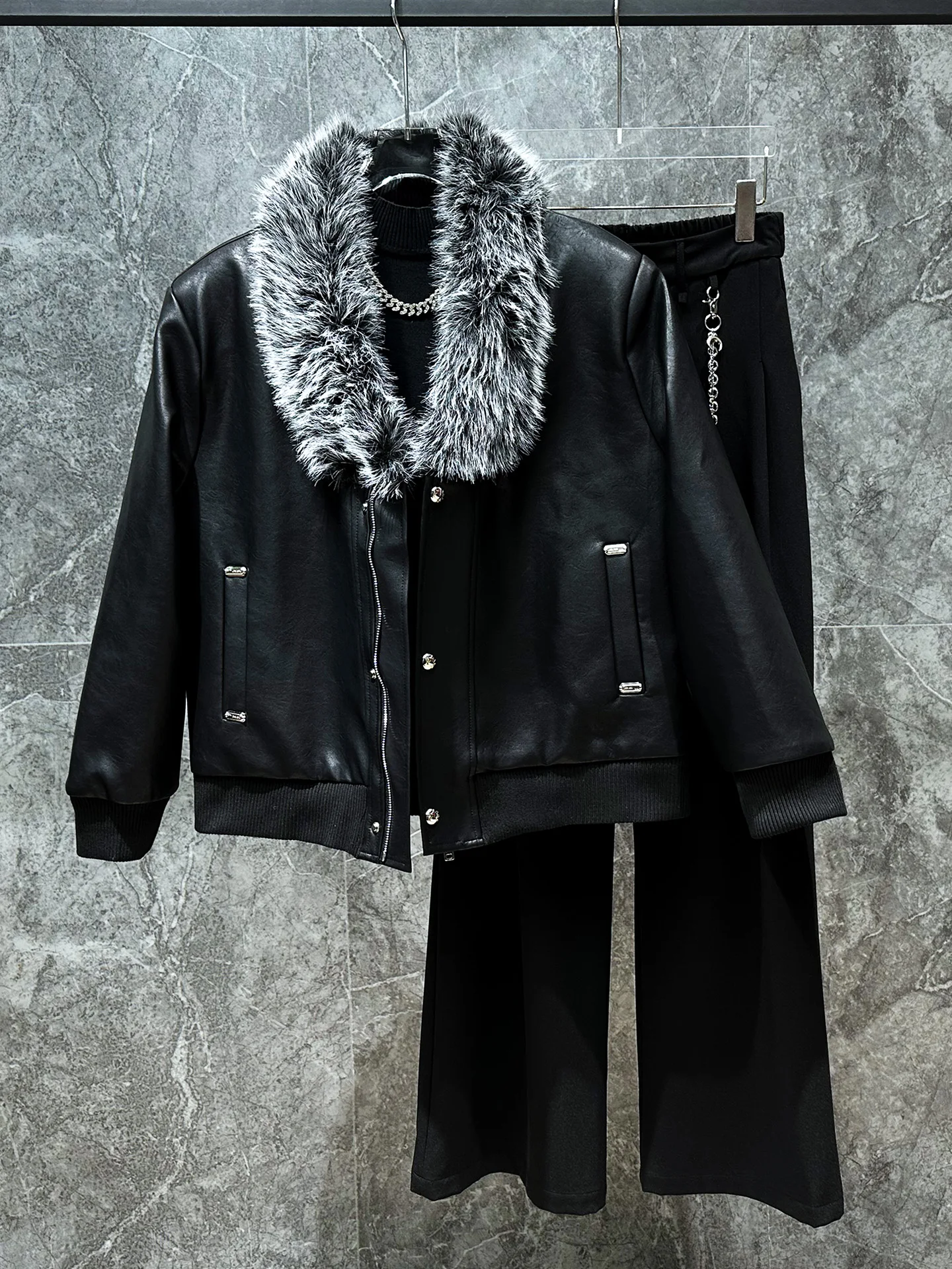 

Men's Faion Thiened Winter Leather Jaet with Fur Collar Casual Cotton Stuffed Outerwear Korean Sle ort Zipper Coat