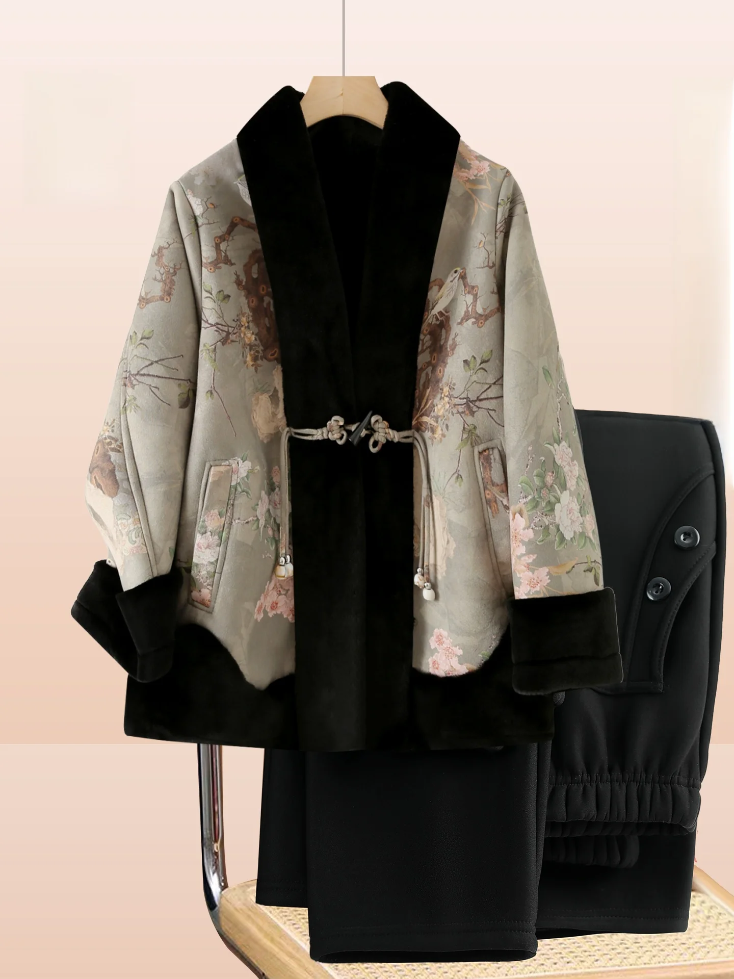 

New 2025 Winter Women's Faux Fur Coat Inteated Leather And Fur Wide Lapel Long Sve Loose Fit Chinese Sle ly Women...