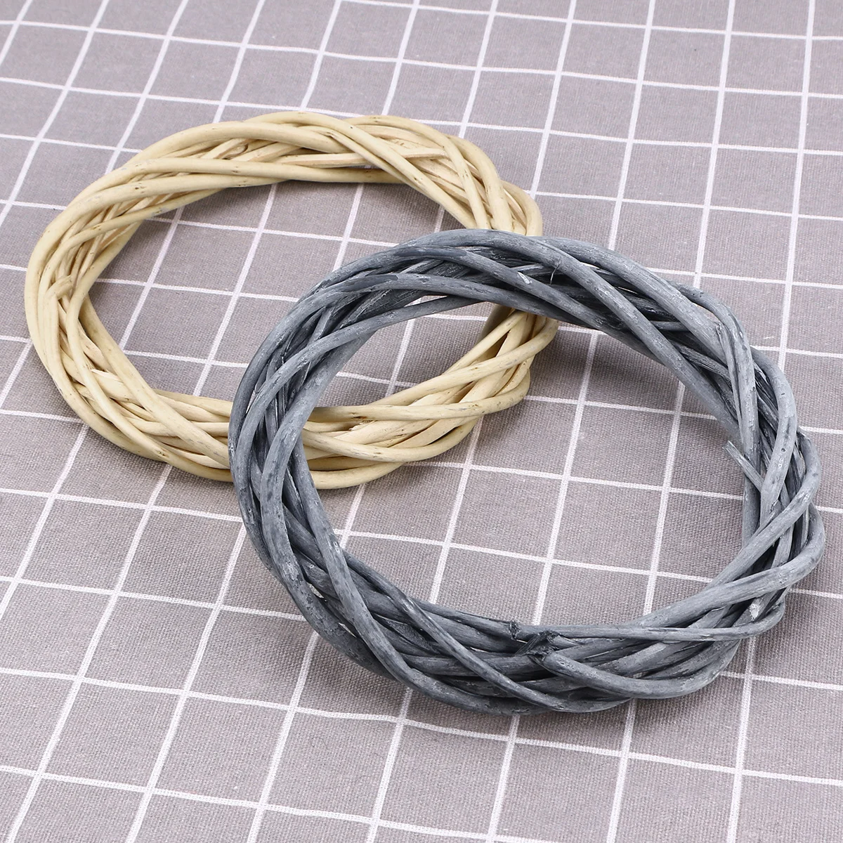 

30Cm Wooden Wreath Frame Handmade Rattan Grapevine Base for Holiday Decor Crafts Decorative Vine Branch DIY Spring Autumn Winter