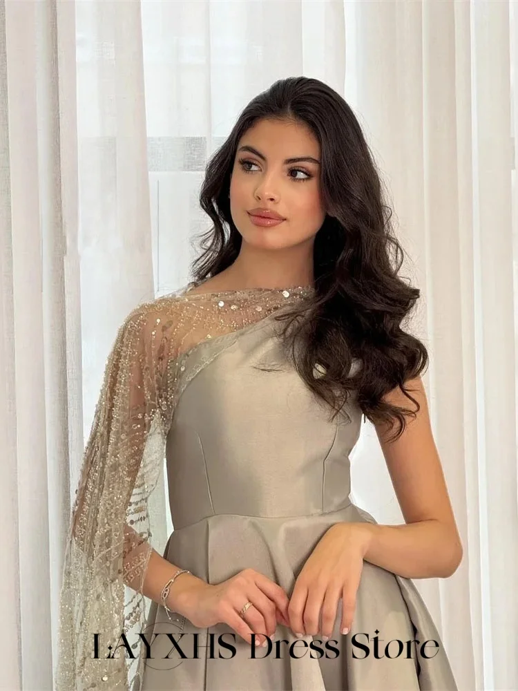 LAYXHS 絶妙なフォーマルイブニングドレス チュール ワンショルダー ケープ Aライン プリーツ アンクル丈 ドバイ プロムドレス カスタマイズされた فستان س
