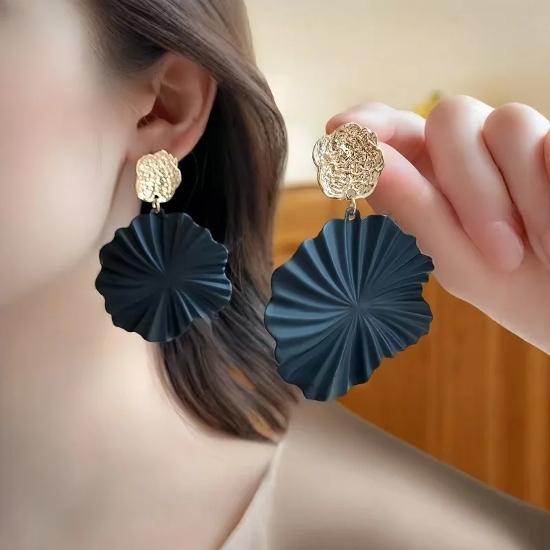 European and American elegant black flower earrings with exaggerated temperament, fashionable earrings for women, personalized a