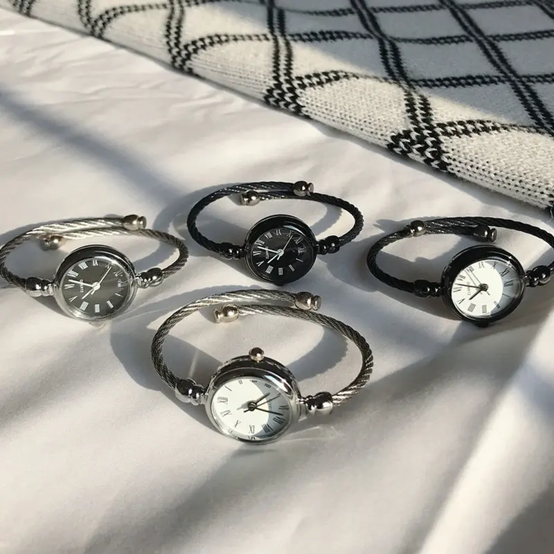 المرأة موضة رائعة روما ريترو ساعات أنيقة السيدات تصميم ساعات المعصم الصغيرة خمر الفولاذ المقاوم للصدأ الإناث فستان ساعة