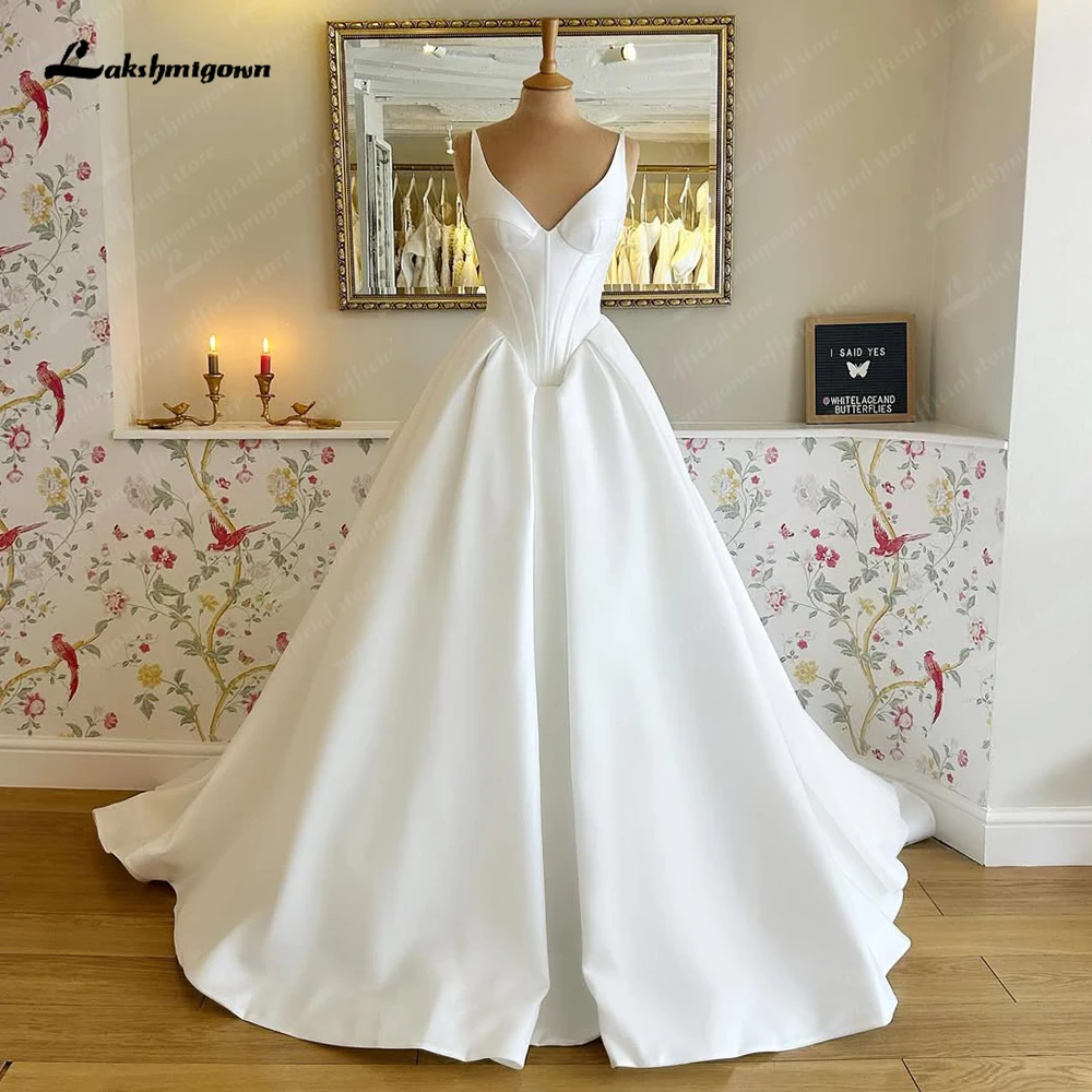 Lakshmigown Langes Satin-Hochzeitskleid mit V-Ausschnitt und Taschen, A-Linie, Vestido de novia, Schleppe, Brautkleid nach Maß – Detail 5