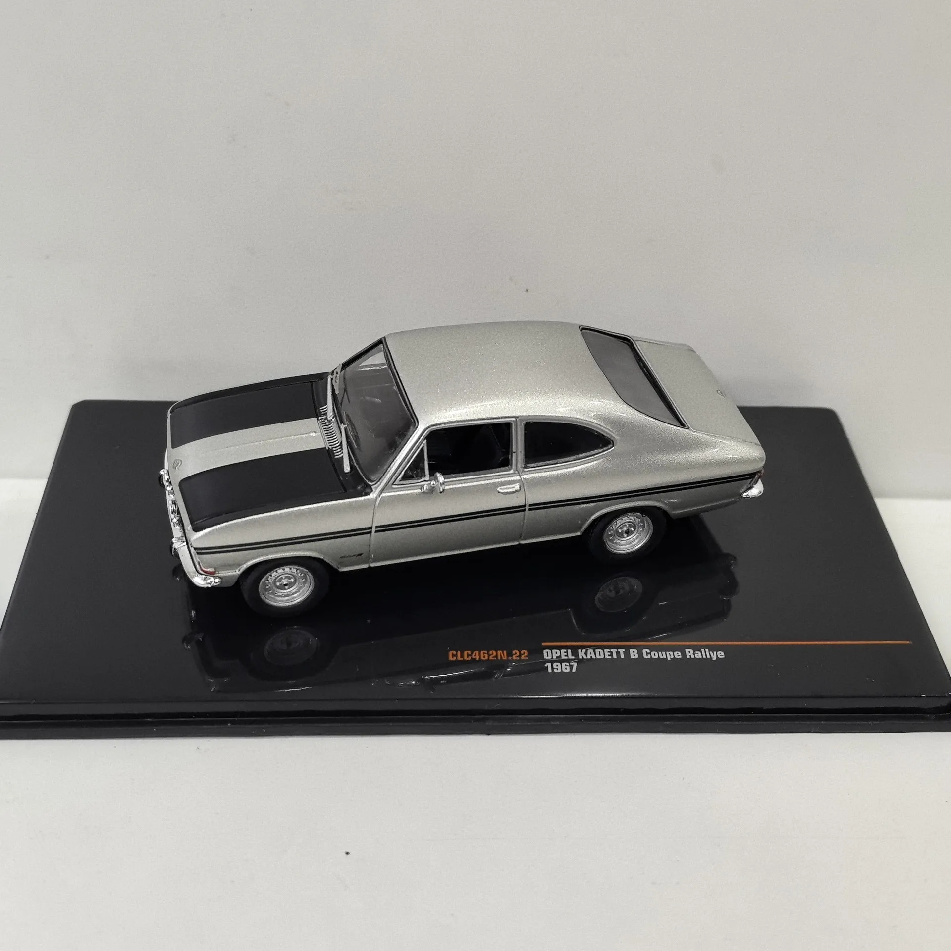 Modelo de coche de aleación Opel fundido a presión, escala 1:43, IXO OPEL KADETT B 1967