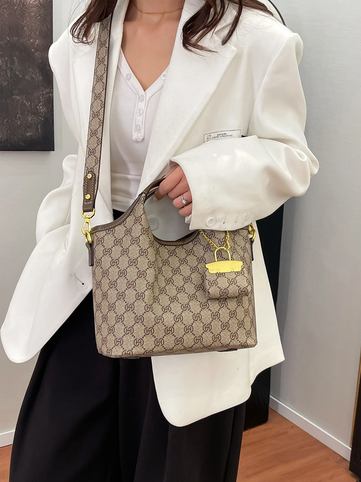 

Trendy Women's Crossbody Buet Bag Casual Versatile Summer Handbag Soft PU Leather Magnetic Bule Closure Printed Design