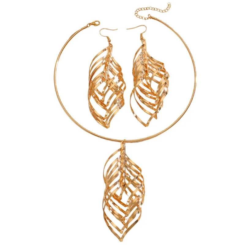 أقراط أوروبية وأمريكية بسيطة ذات مزاج زاوي كلاسيكي مع حلق هندسي محيطي مزدوج الطبقات للنساء