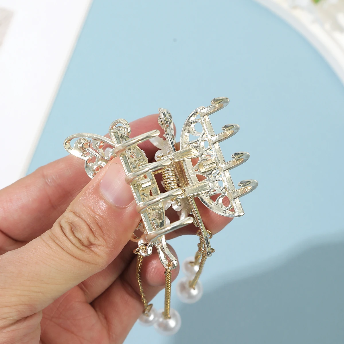 AWAYTR الخرز شرابة حجر الراين فراشة ذيل حصان مشبك شعر كراب إكسسوارات الشعر للنساء مقاطع الشعر دبابيس الشعر فتاة المشابك