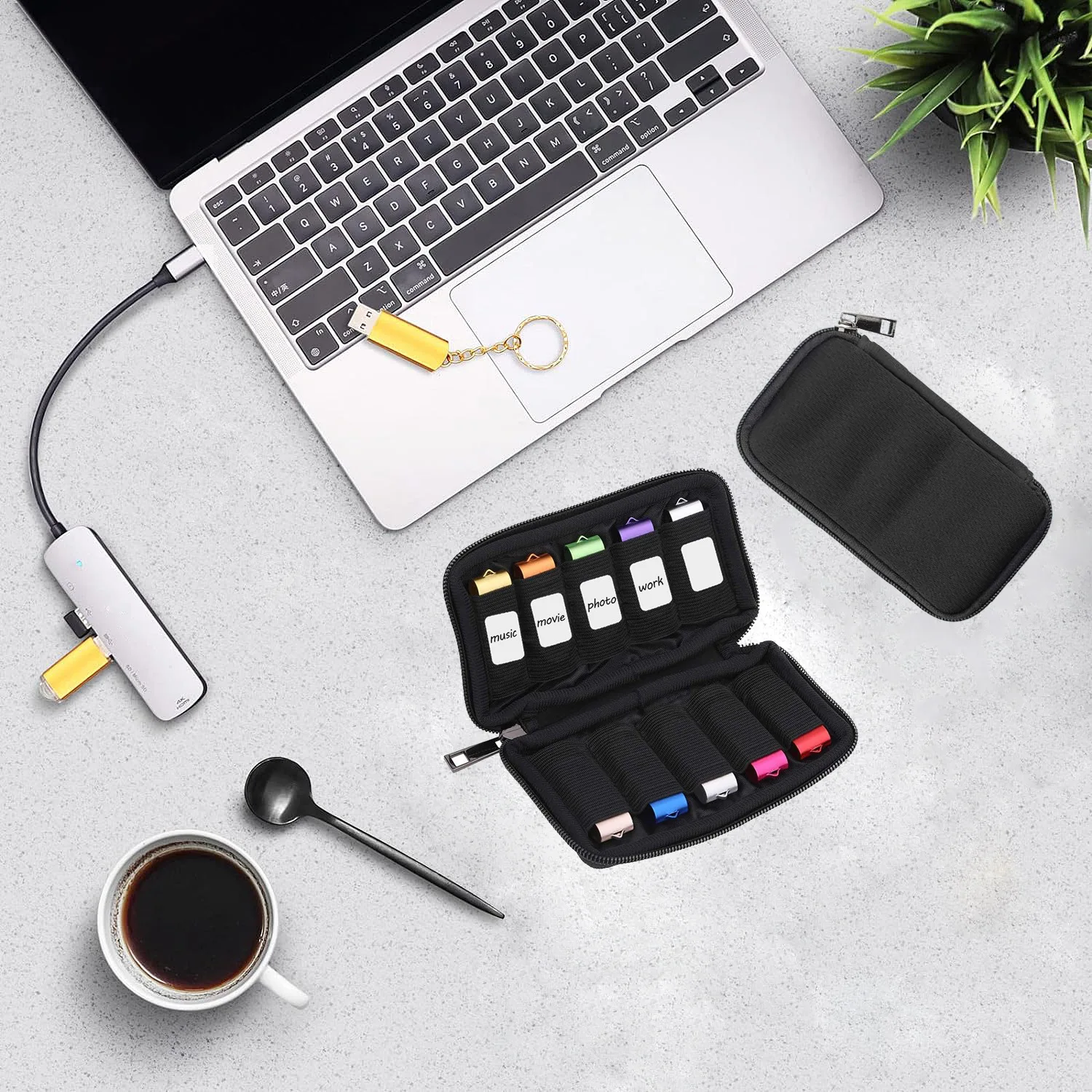 Borsa portaoggetti portatile per unità flash USB e scudi a U, custodia protettiva nera di grande capacità per unità flash USB.