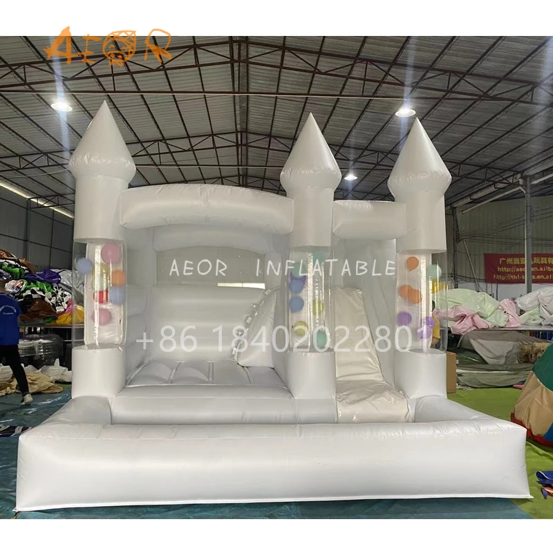 

Надувной коммерческий батут 11x10 футов белого цвета с горкой, бассейном с шариками и воздушными шарами внутри.
