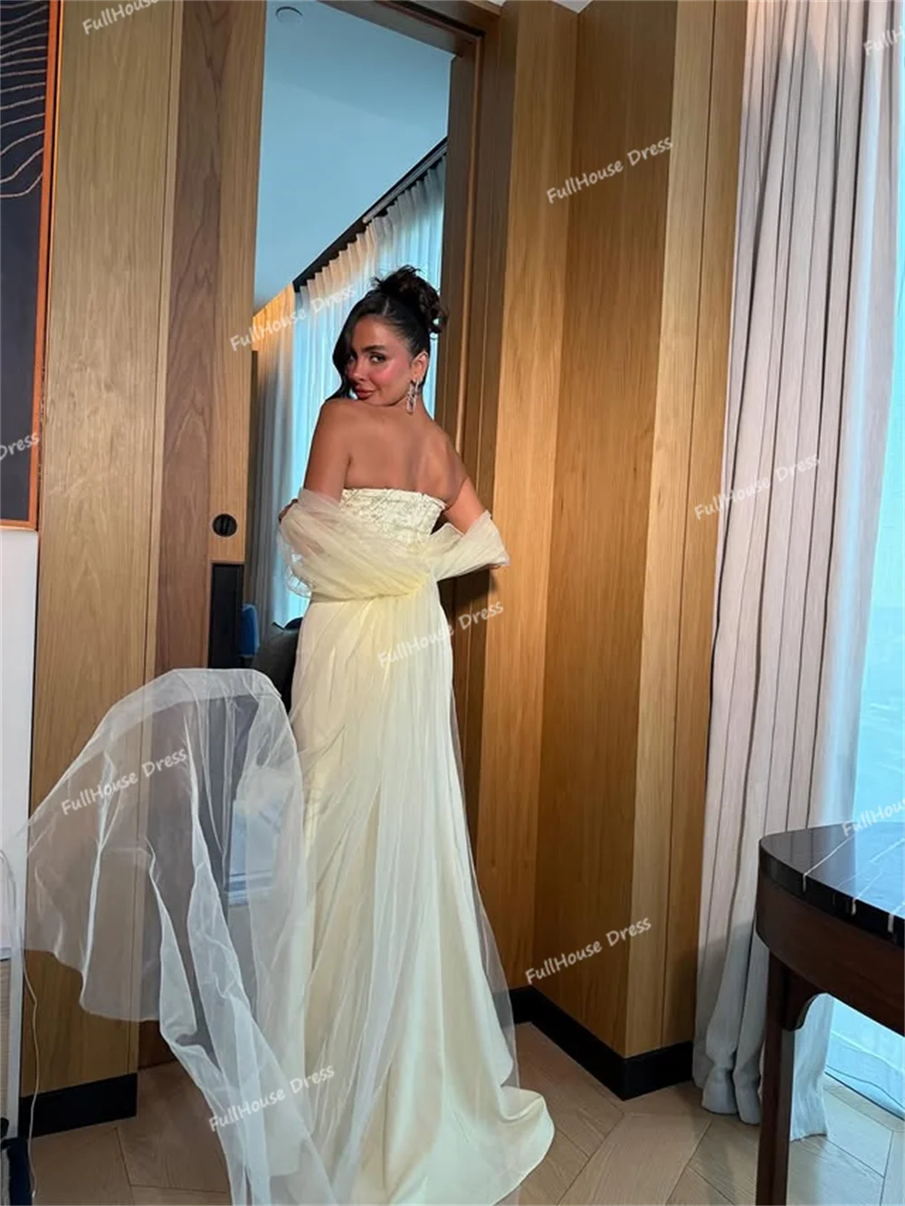 Op maat gemaakte glamoureuze dames boothals pailletten kanten schede Saoedi-jurk rugloze lange gedrapeerde hofavondjurk met cape