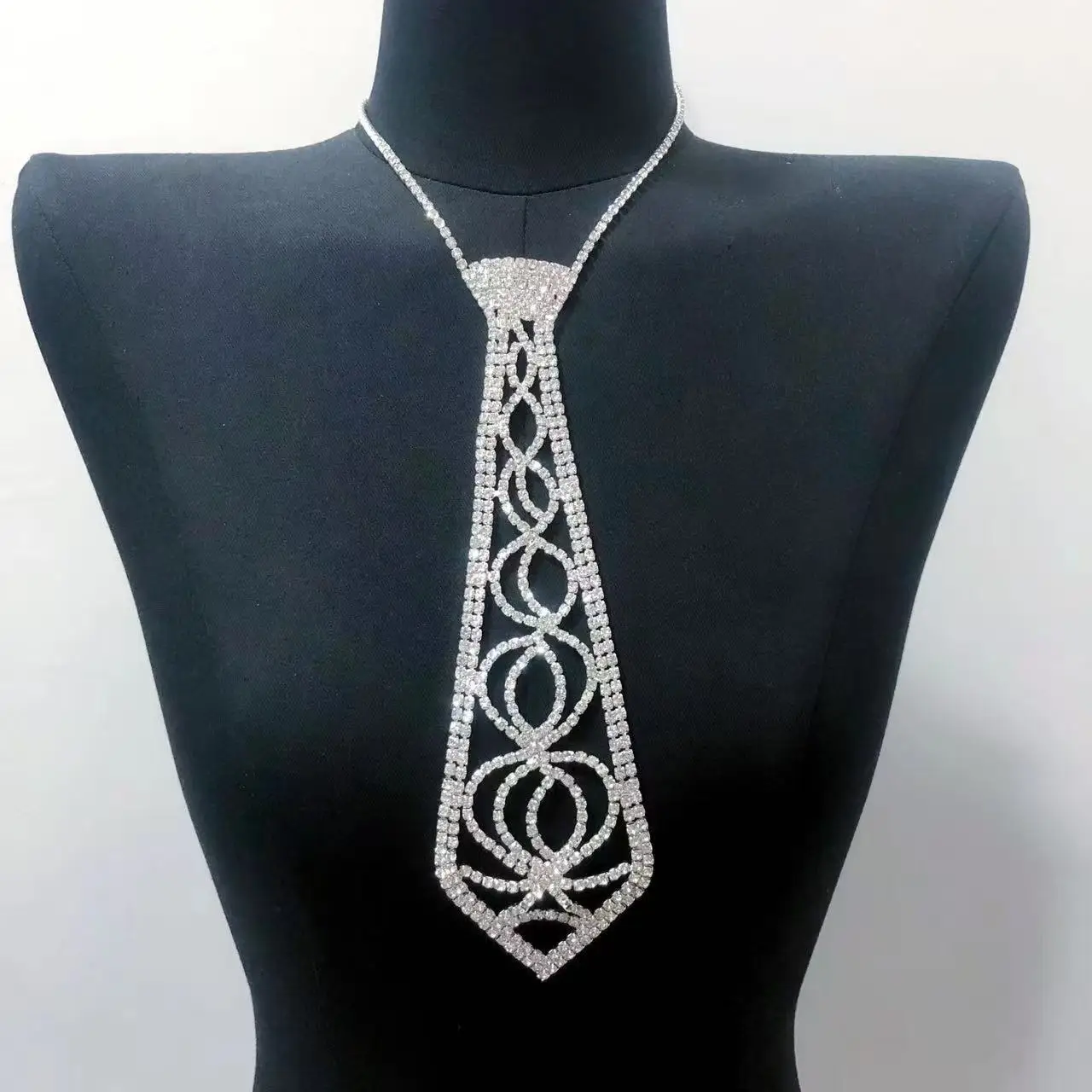 New fashionable women's long tassel tie necklace, luxurious sparkling rhinestone necklace, party jewelry for women