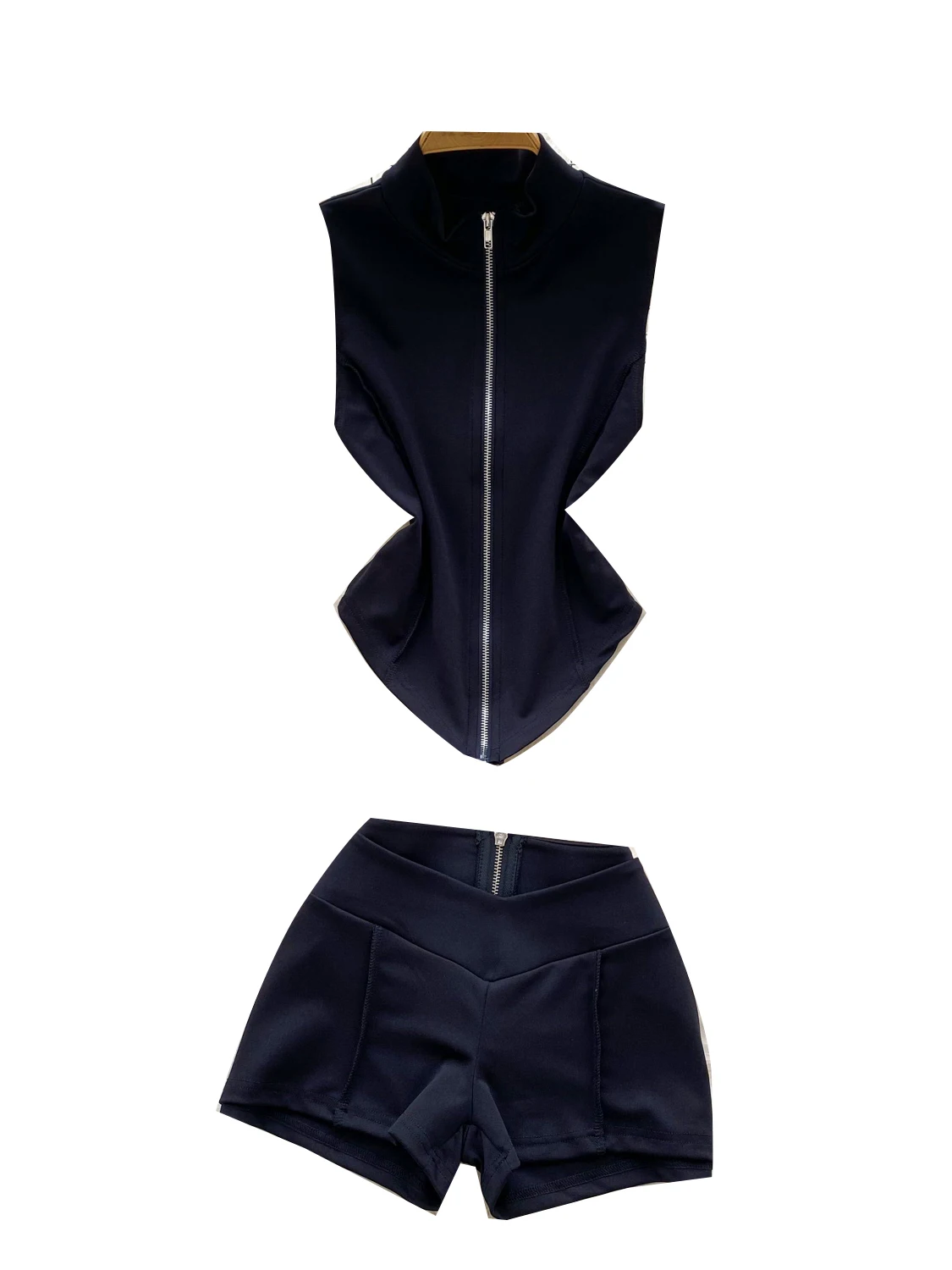 Conjunto F Sexy e Faionável com Cintura Baixa, Ajuste Slim, Sem Mangas, Gola Alta, Zíper, Calças Curtas e Top com De...