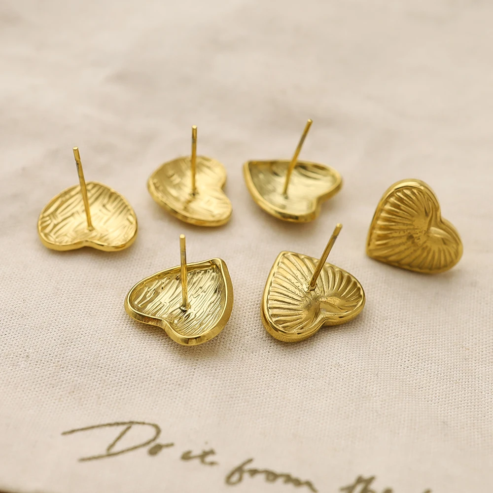 WILD & FREE 18K Gold Plated Stainless Steel Heart Small Stud Earrings for Women Chic Vintage Exquisite Tarnish Free Jewelry