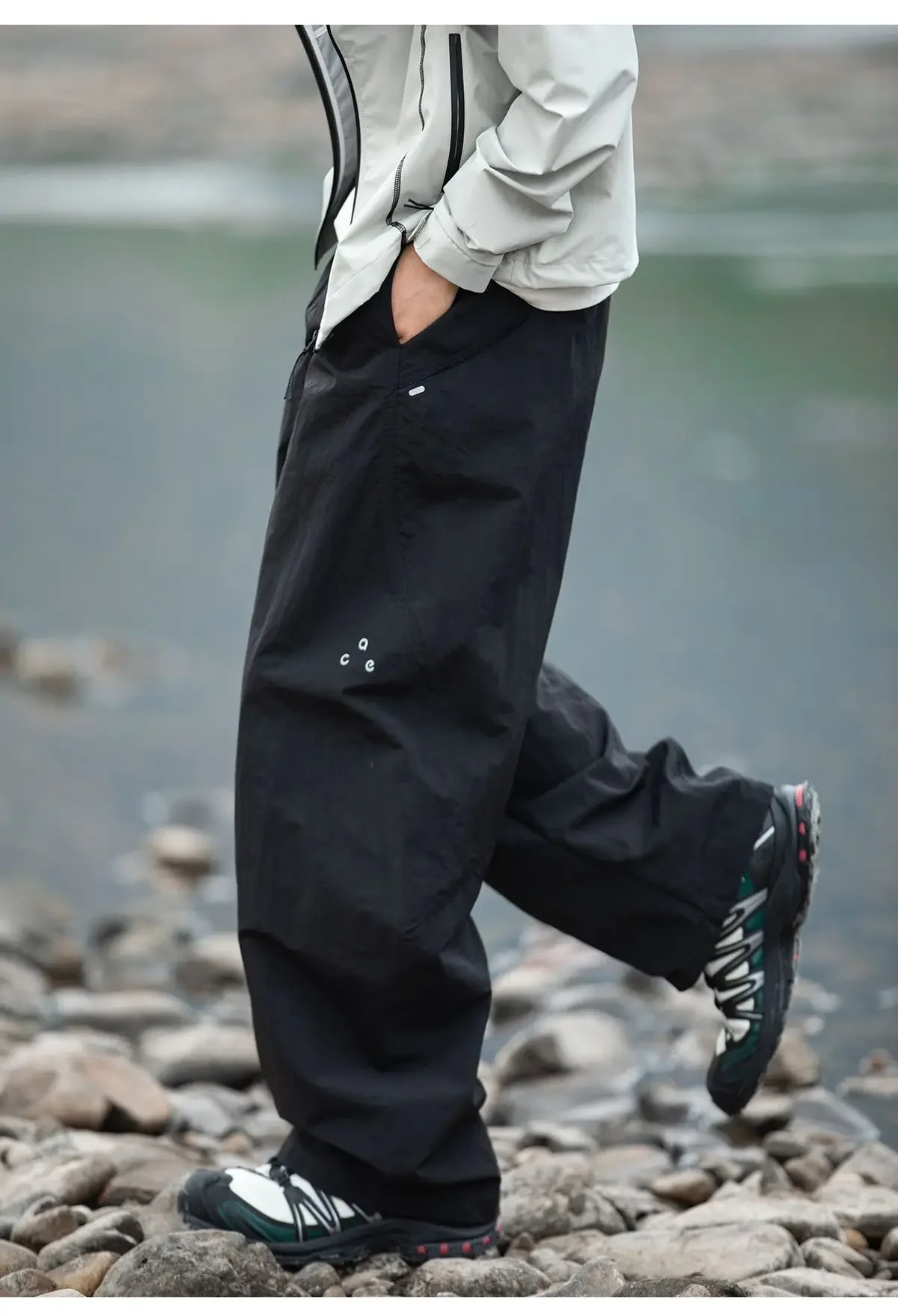 Herbstliche Outdoor-Hose, wasserabweisend, schnelltrocknend, gerade geschnitten, locker, lässig, mit elastischem Bund, für Männer und Frauen geeignet. – Detail 9
