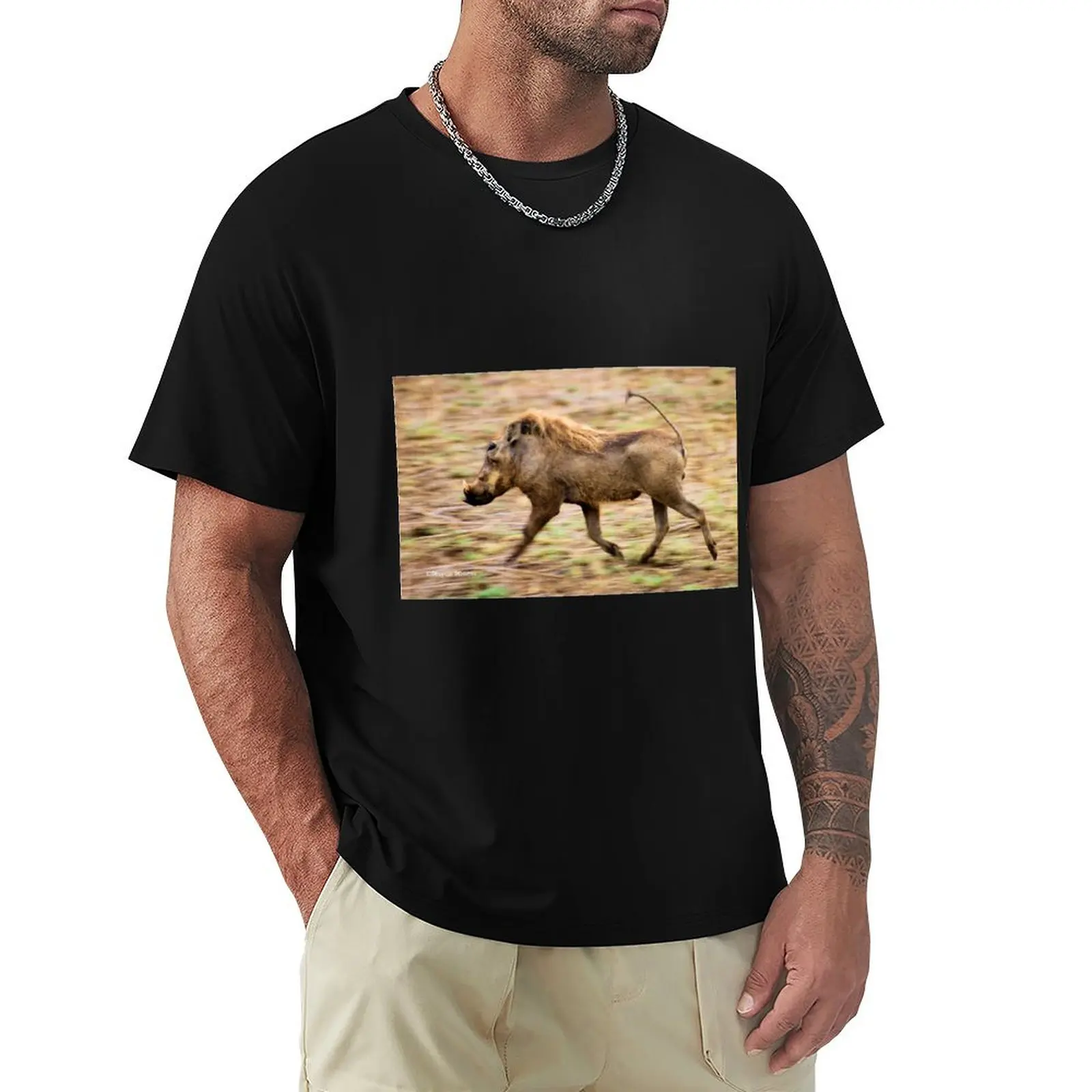 THE WARTHOG, Phacochoerus aethiopicus - The signal catcher ! T-Shirt anime vintage mens tall t shirts