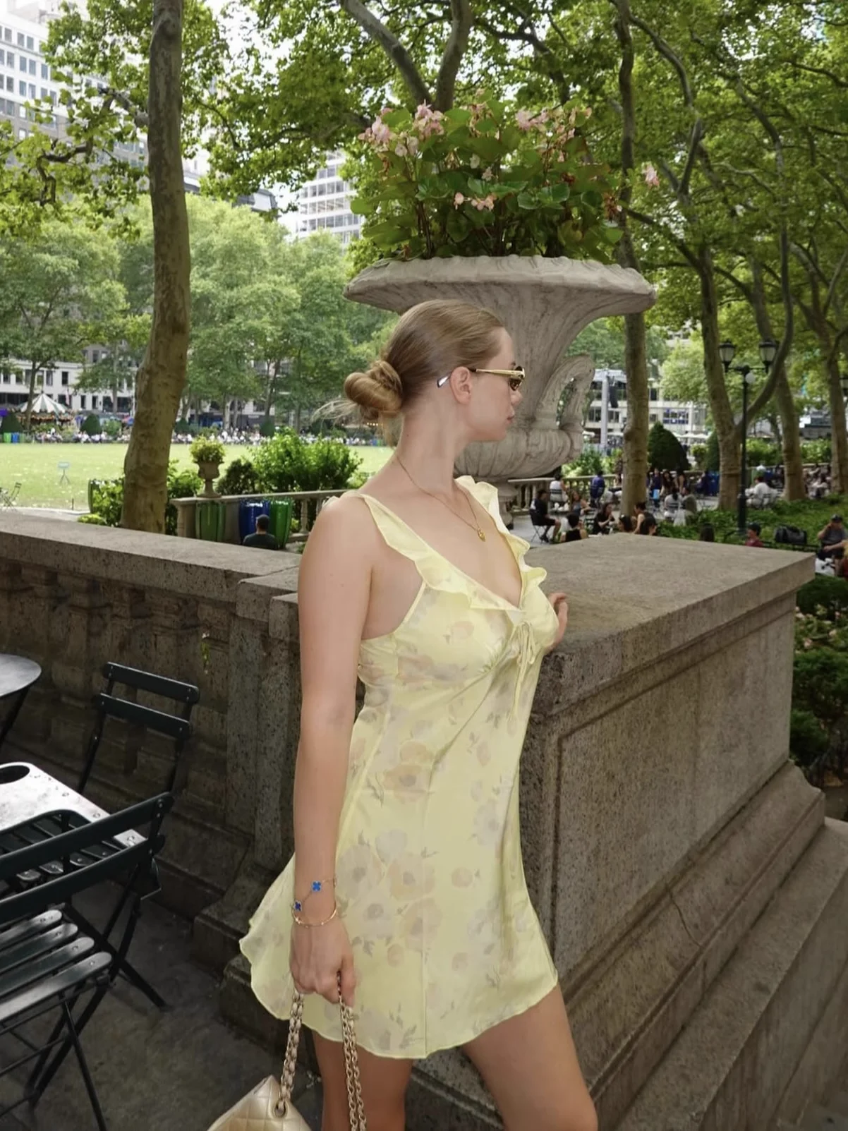 

Женский шелковый жилет с желтым цветочным принтом, платье с оборками и v-образным вырезом, элегантный тонкий мини-халат без рукавов