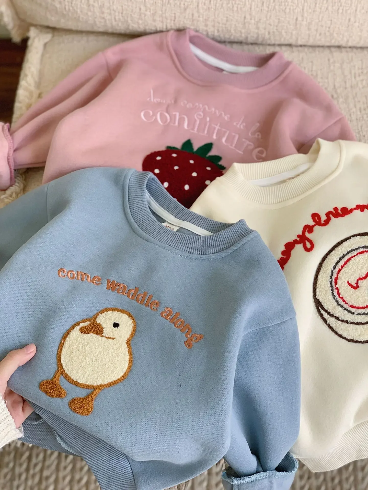 Children's Sweater 2024 Autumn/Winter Plush New Product Cartoon Towel Embroidered Sweater for Boys and Girls Baby Cute Pullover