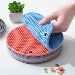 2pcs circular silicone clay pot mat, honeycomb insulation mat, dining table mat, silicone cup mat, anti slip and heat insulation