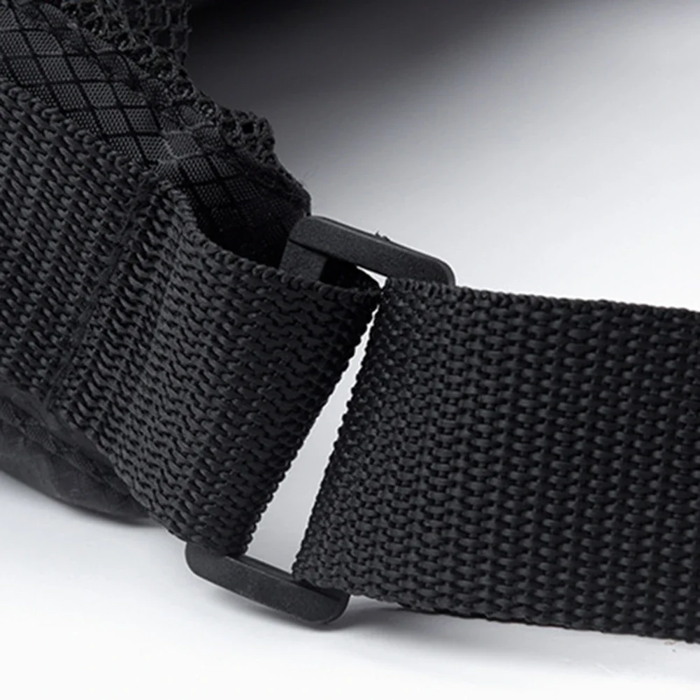 

Стильная водонепроницаемая сумка для фитнеса для посетителей в тренажерном зале и активного отдыха. Включает отделение для обуви для организации.