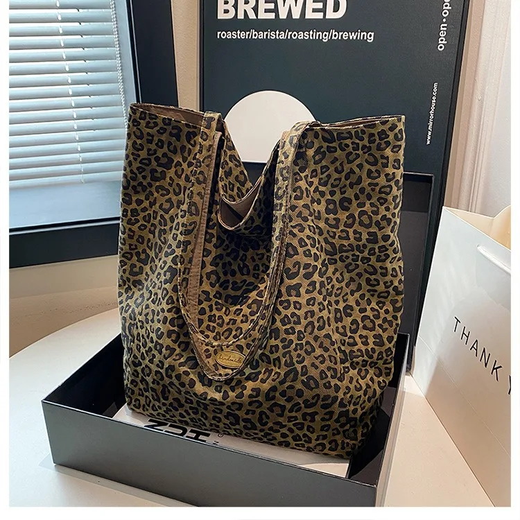 

Leopard Print Reversible Canvas Tote Bag Women Large Capacity Casual College Style Shoulder Handbag for Daily Commute