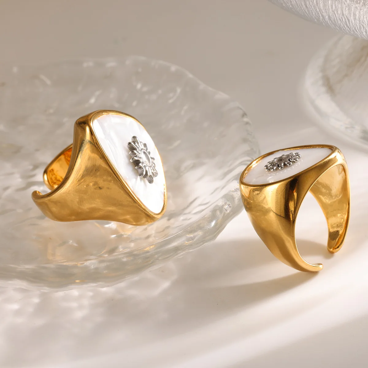 

Unisex Vintage Gold Color Geometric Open Ring Stainless Steel Gold Plated Shell Finger Ring Elegant Wedding Jewelry Accessories