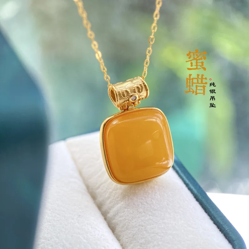 

Natural Chicken Fat Yellow Sugar Cube SS25 Sterling Silver Inlaid Beeswax Single Pendant