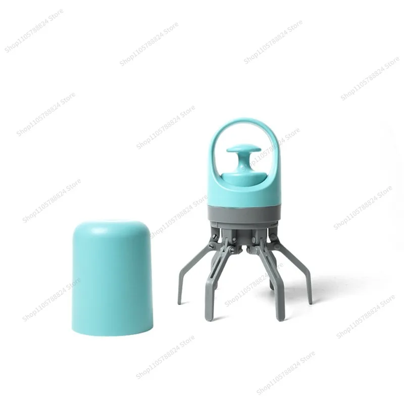 For portable pet, toilet, six-claw clip, go out to walk the dog, small garbage bag, dog toilet, anti-dirty shit picking artifact