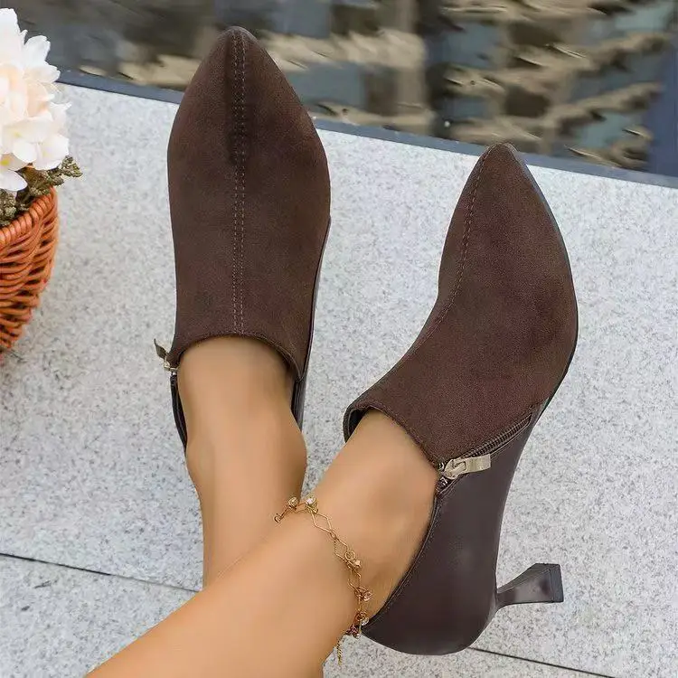 

Bloomsteps 2025 Spring and Autumn New Vintage Deep-cut Women's Pointed Toe Mid-heel Soft-soled French High-heeled Shoes