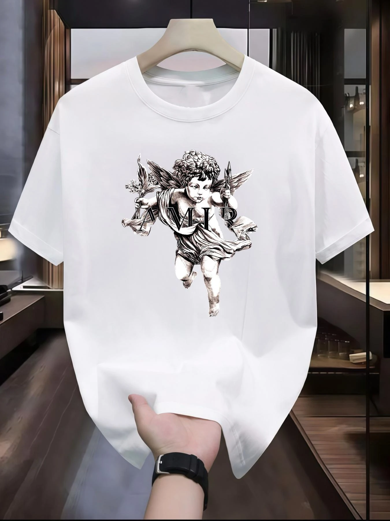 

Men's and Women's White T-shirts with Cotton Print and Bold Print Are Perfect for Casual Wear, Paired with Personalized Shoes