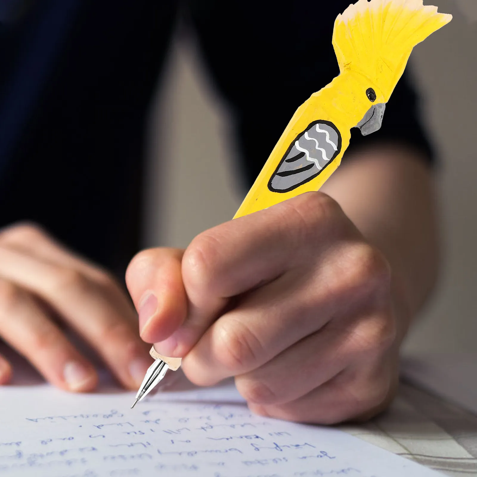 

Набор из 4 деревянных шариковых ручек: плавное письмо, удобный захват, экологичные, оригинальные, забавные ручки для школы, офиса, подарков, украшения стола