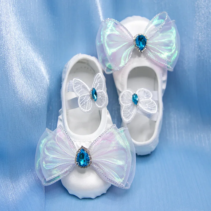 Zapatillas de Ballet suaves con lazo blanco para niña, zapatos de satén para práctica de baile, ideales para actuaciones, con pajarita