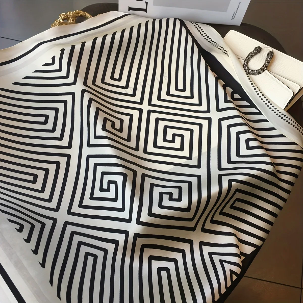 وشاح أنيق على الطراز الشمالي لجميع المواسم مصنوع من الحرير الصناعي وشال مربع كبير وبسيط وأنيق للزينة للمراهقين