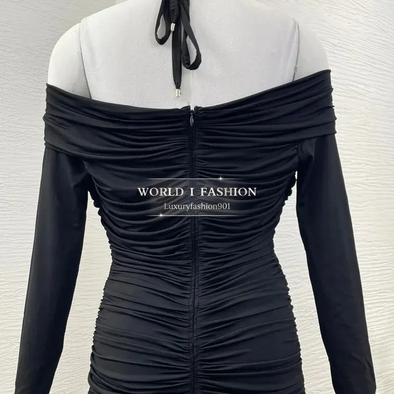 Hochwertiges schwarzes, langärmliges Neckholder-Maxikleid mit schulterfreiem Falten und Ausschnitt an der Taille 2025