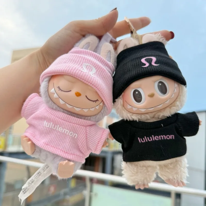 

Только одежда] Одежда Firstsecond и третьего поколения с глухой коробкой, одежда LABUBU, замена модного повседневного костюма, эластичная шляпа, новинка