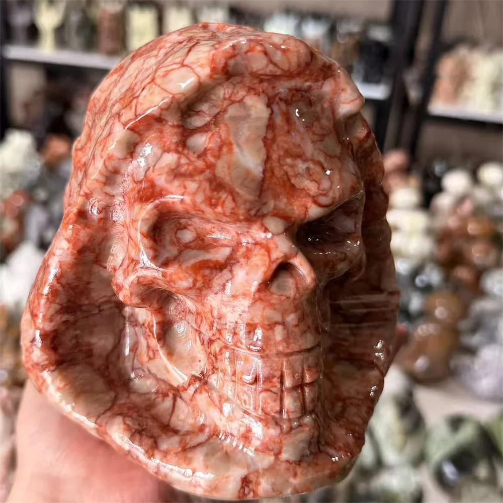 Natural mixed crystal quartz carves the skull of the god of death. It has the power to heal. Suitable for home and office decora