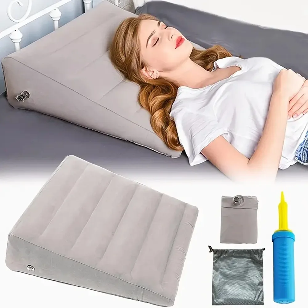Cuscino triangolare gonfiabile per adulti, supporto per le gambe e per le ginocchia, cuscino triangolare portatile da viaggio, ideale per dormire e leggere.