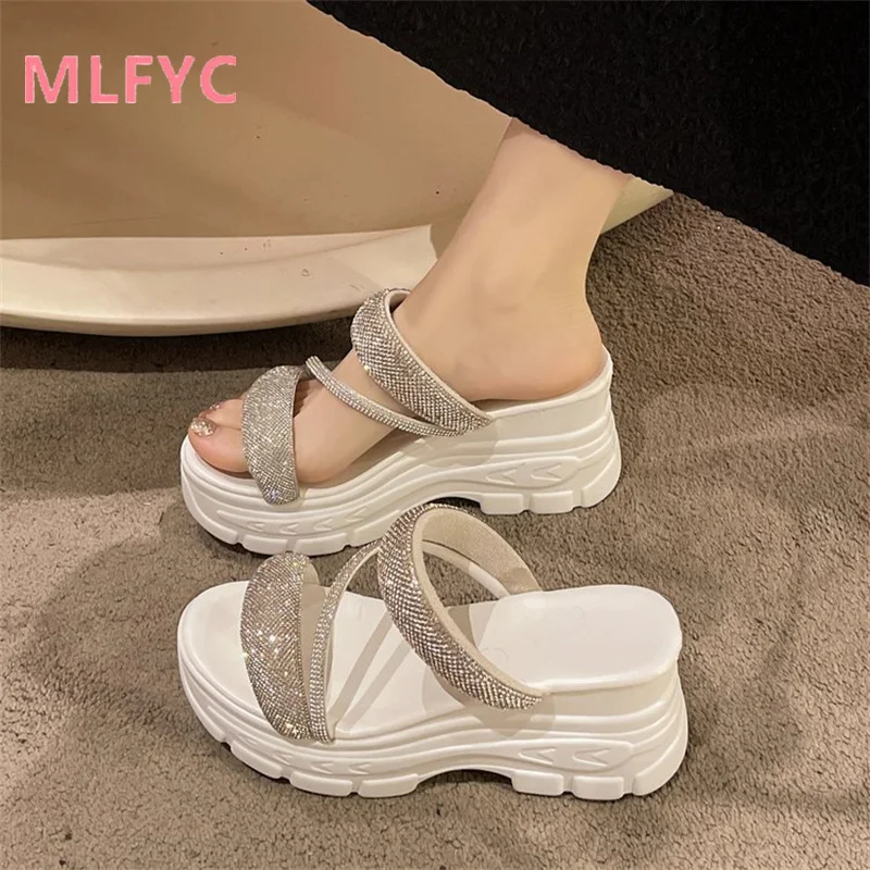 The new women rhinestone minimalist summer slippers are suitable ladies wear externally paired with slope heels casual sandals