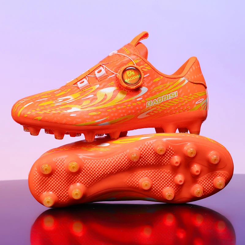 

A pair of children's four-season leather football shoes with long studs, wear-resistant soccer shoes, sizes 28-39，MZ-307