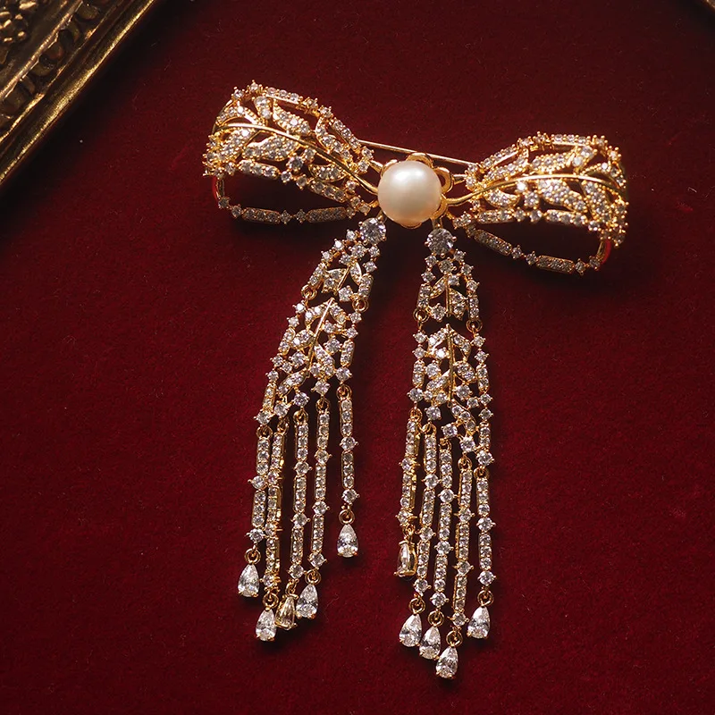

Vintage European-Style Natural Freshwater Pearl Brooch - Bowknot Palace Niche High-Shine Corsage
