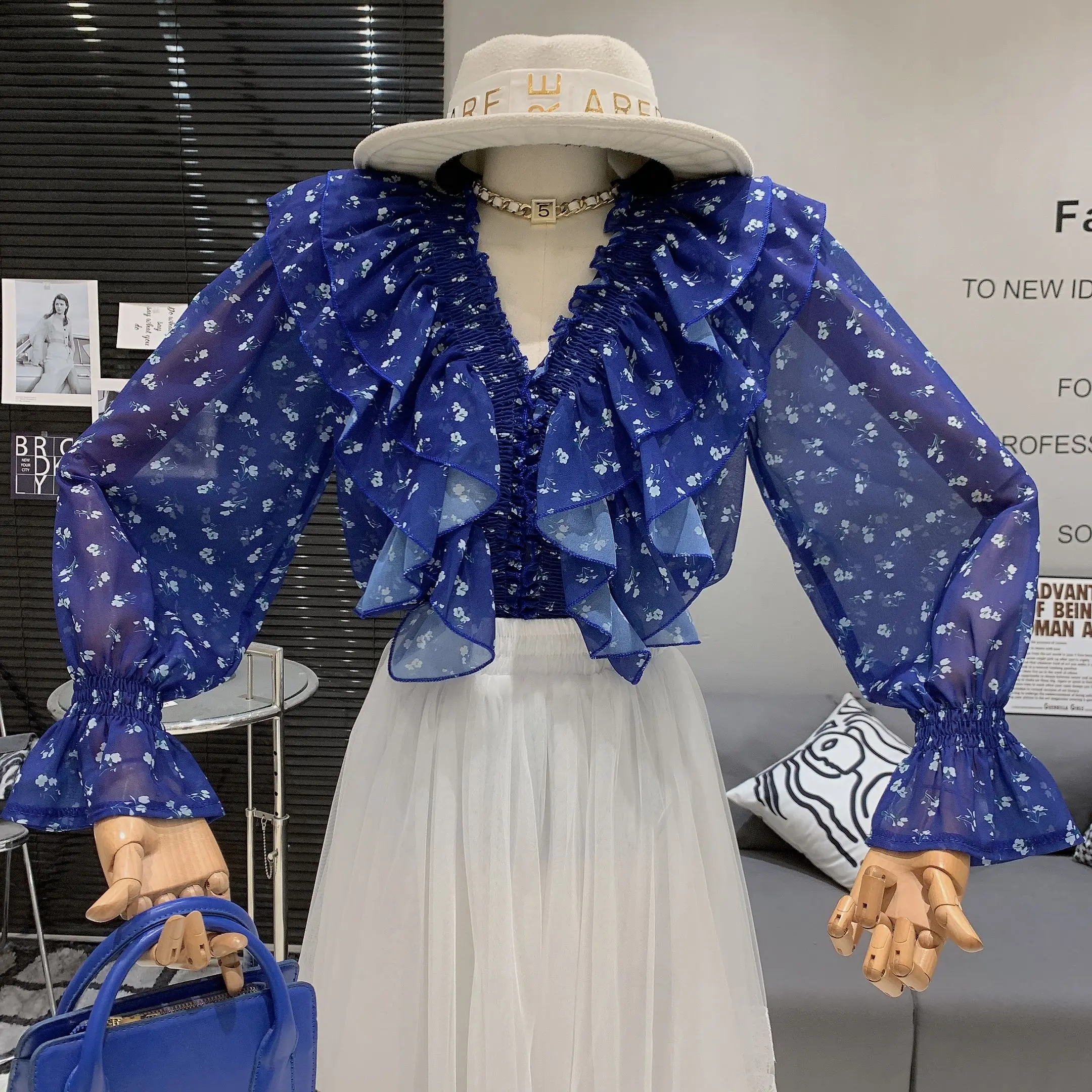 

French light and mature age-reducing V-neck lotus leaf edge foreign style versatile floral thin outer chiffon top