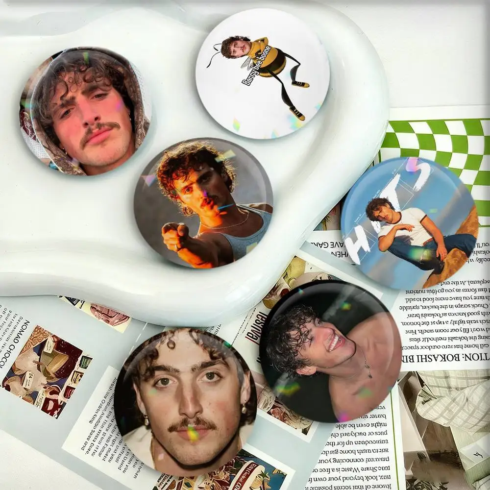 

SINGER B-Benson Boone Badges 25 32 44 58 75 mm Round Fans Collect Friends Gifts Brooch Souvenir