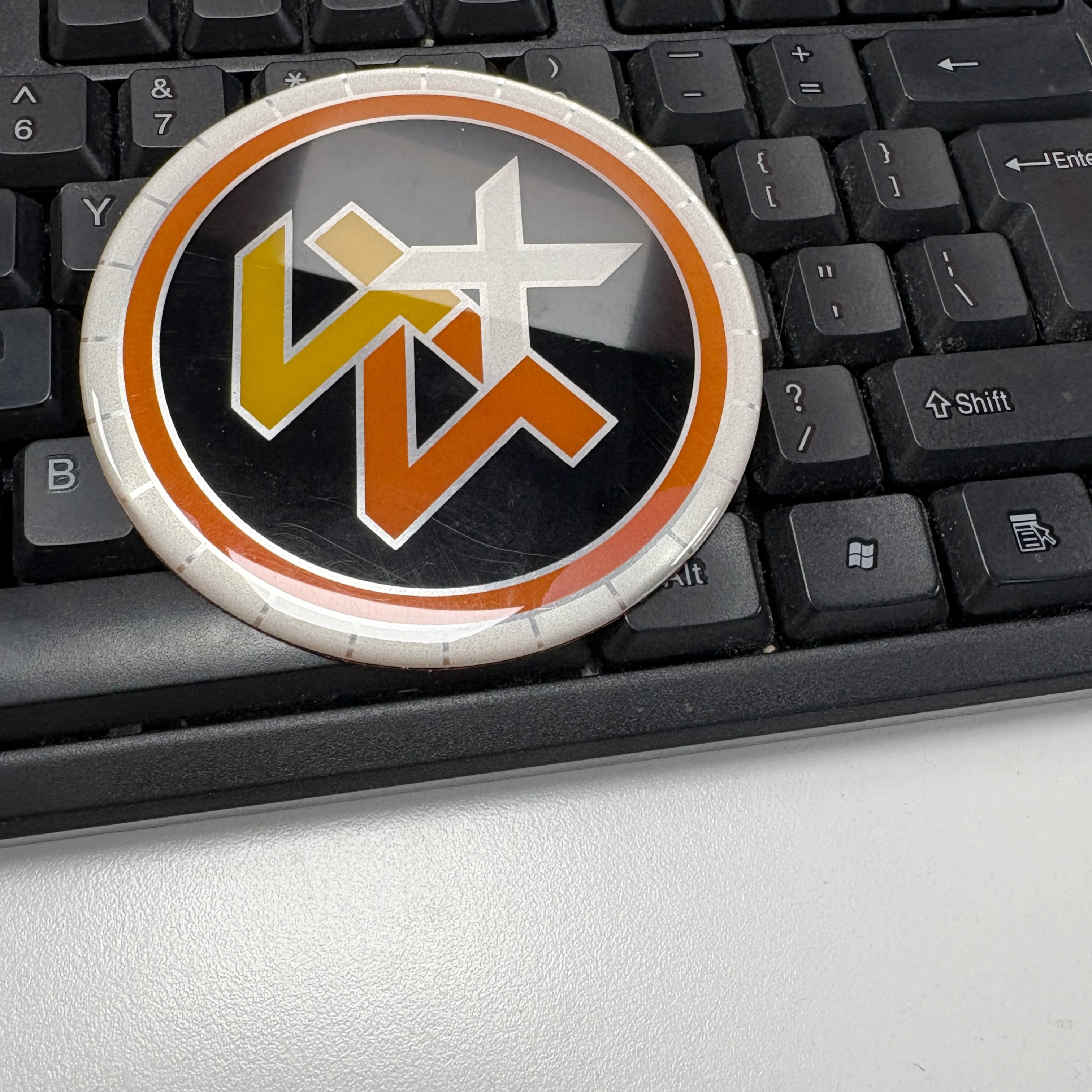 ラウンドバッジ ホイールセンターキャップ 4X4 エンブレム 6穴 シボレー 6穴 1500 シルバラード サバーバン ブレイザー (2個)